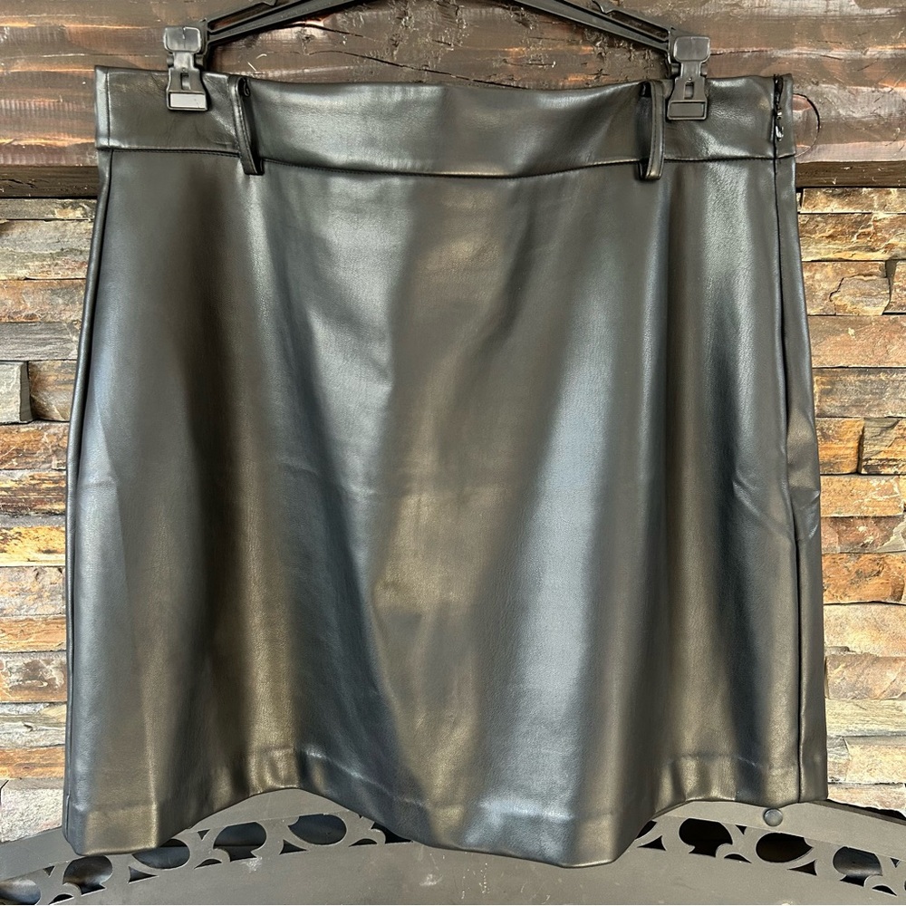 LOFT Black Vegan Leather Mini Skirt Size 10